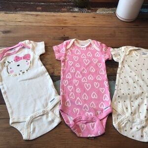 Gerbere Bundle of 3 Onesies Baby Size 6-9 M